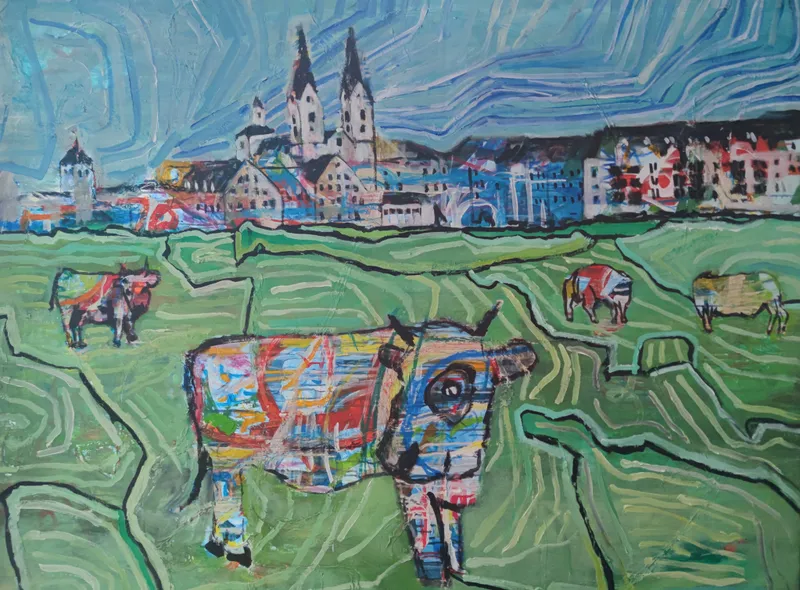 Kühe auf Wiese mit Klostertürmen